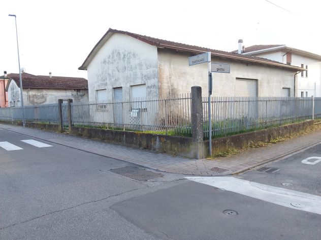 locale commerciale in vendita a Moglia