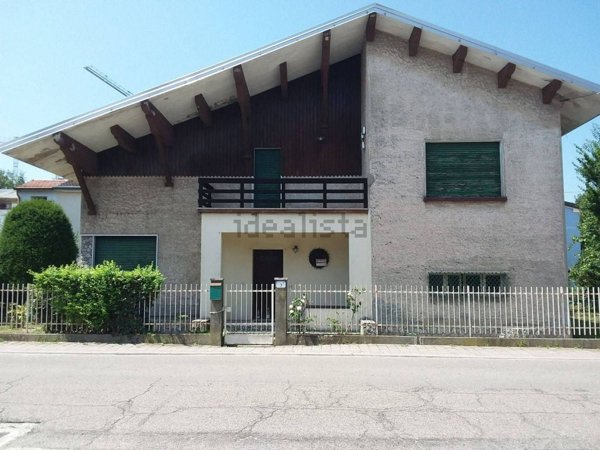 casa indipendente in vendita a Moglia