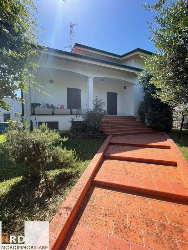 casa indipendente in vendita a Moglia