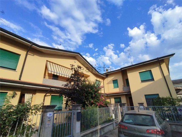 casa indipendente in vendita a Moglia
