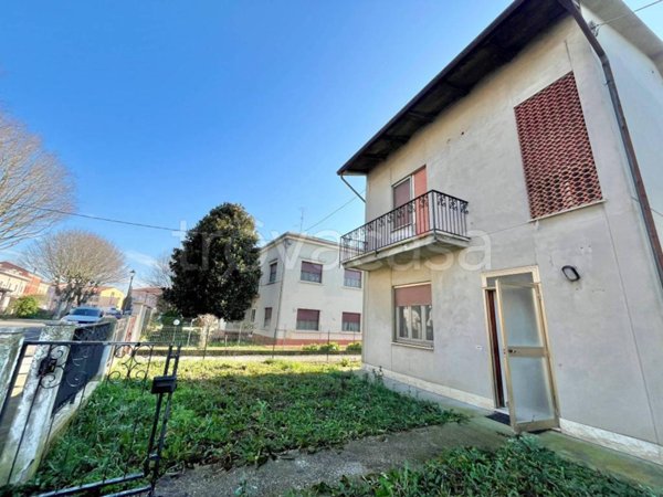 casa indipendente in vendita a Moglia in zona Bondanello