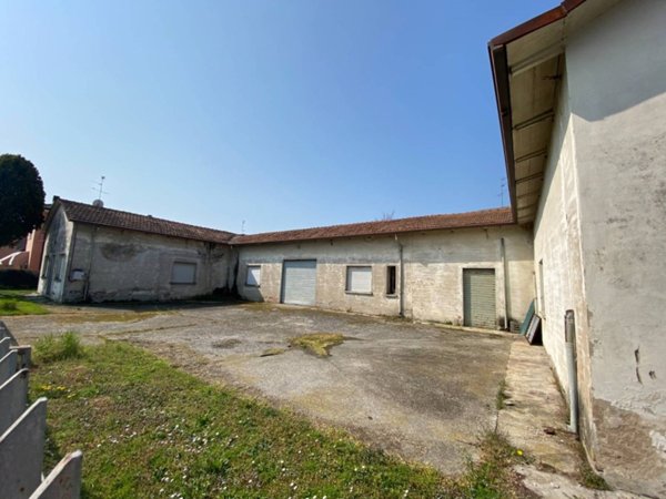 negozio in vendita a Moglia