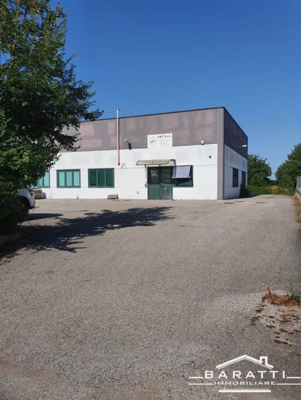 locale commerciale in vendita a Moglia