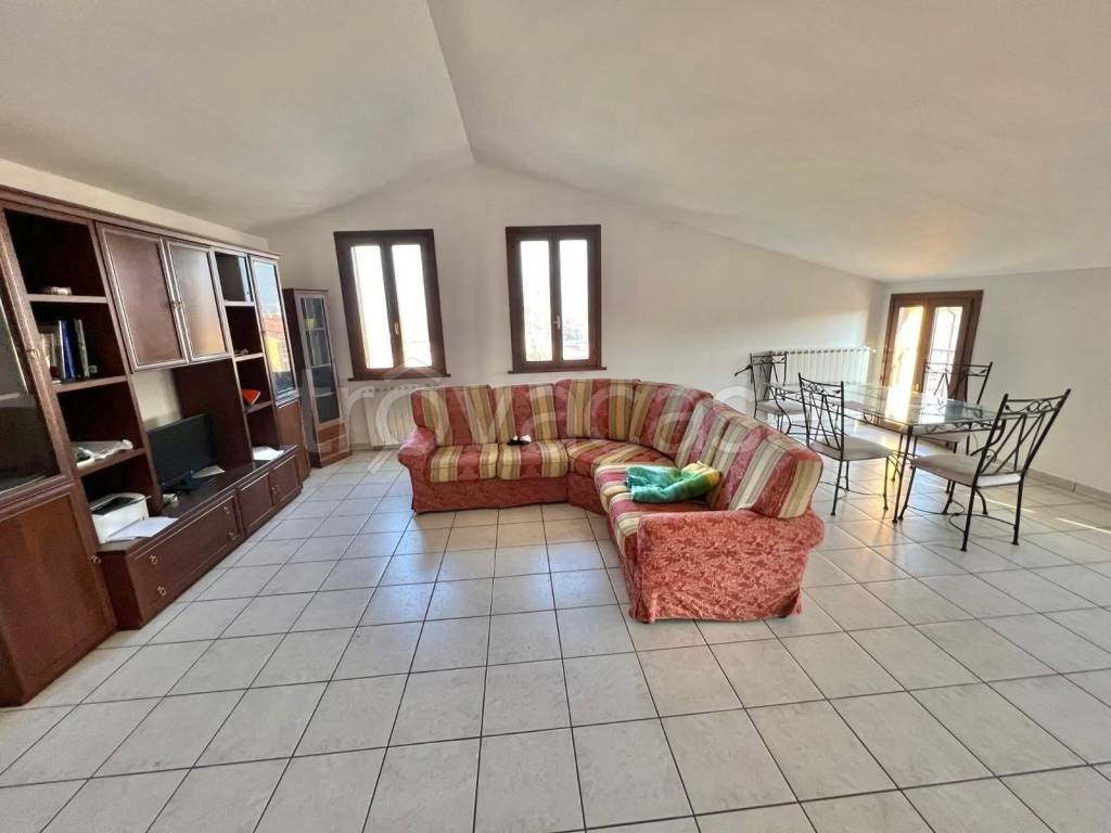 appartamento in vendita a Moglia in zona Bondanello