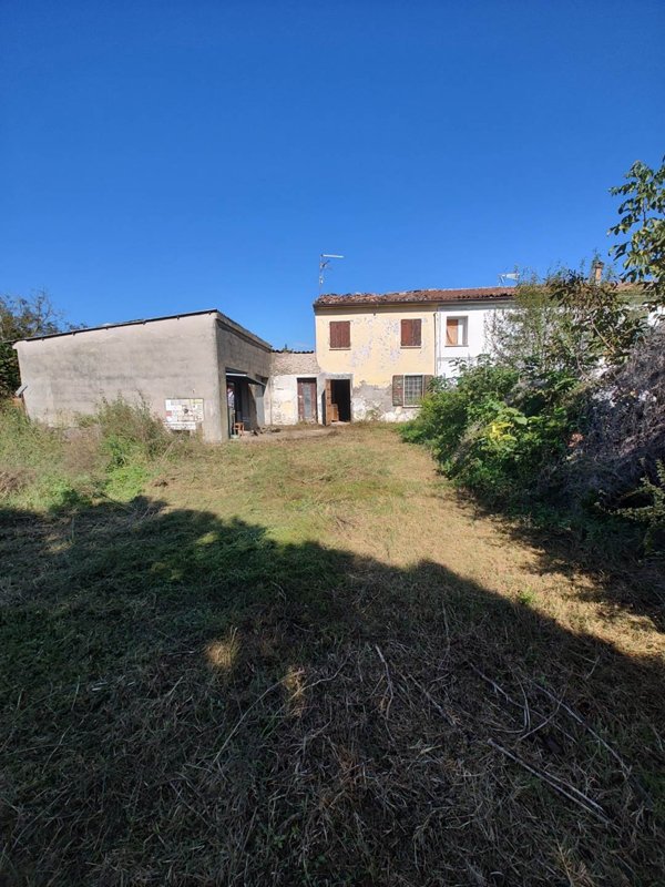 casa indipendente in vendita a Moglia in zona Coazze