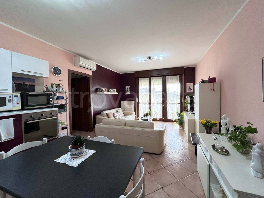 appartamento in vendita a Moglia in zona Bondanello
