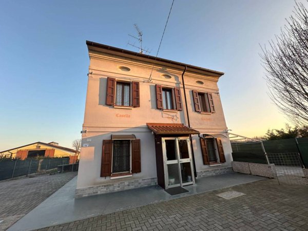 casa indipendente in vendita a Moglia