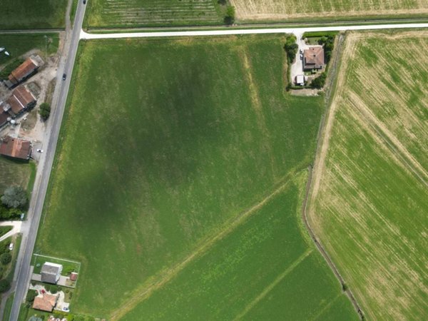 terreno edificabile in vendita a Moglia in zona Bondanello