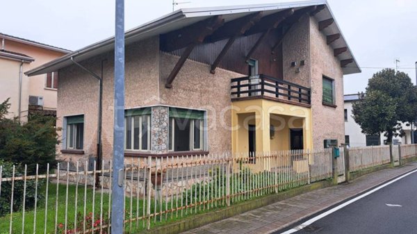 casa indipendente in vendita a Moglia