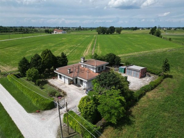 casa indipendente in vendita a Moglia