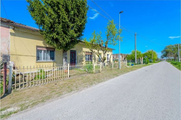 casa indipendente in vendita a Moglia
