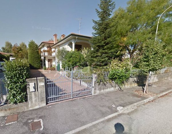 casa indipendente in vendita a Moglia