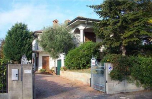 casa indipendente in vendita a Moglia