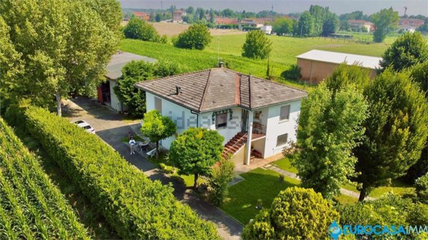 casa indipendente in vendita a Moglia