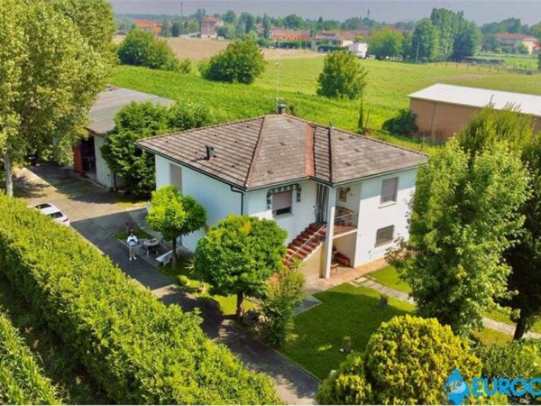 casa indipendente in vendita a Moglia
