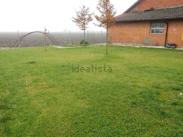 casa indipendente in vendita a Moglia