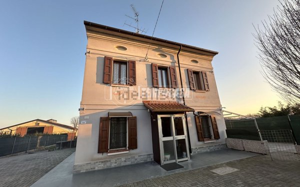 casa indipendente in vendita a Moglia