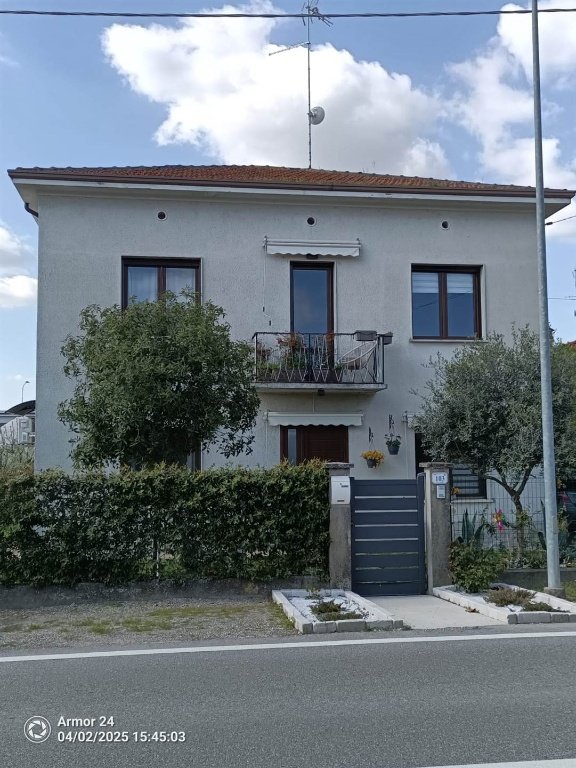 casa indipendente in vendita a Moglia in zona Bondanello