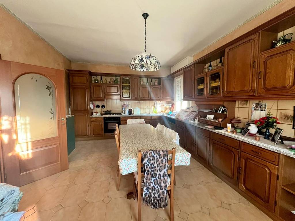 casa indipendente in vendita a Moglia