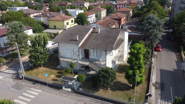 casa indipendente in vendita a Moglia
