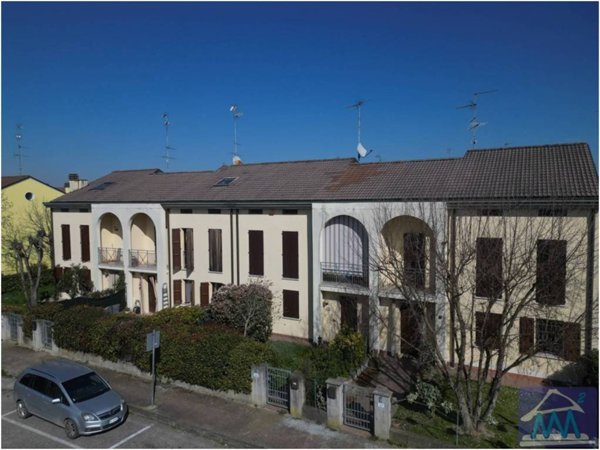 casa indipendente in vendita a Moglia
