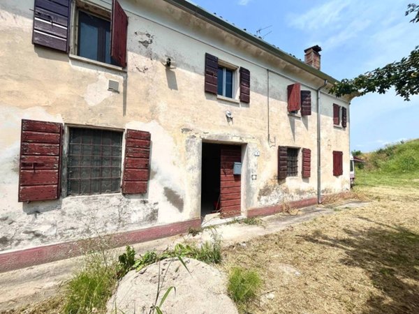 casa indipendente in vendita a Moglia in zona Bondanello
