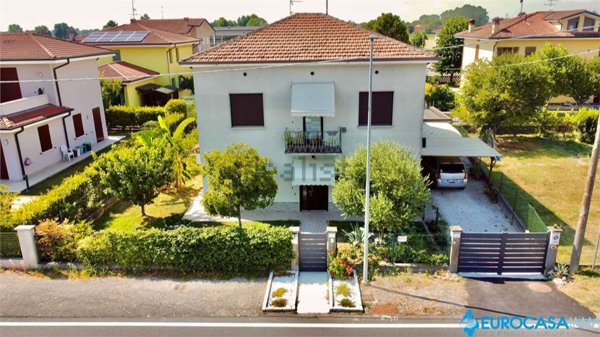 casa indipendente in vendita a Moglia in zona Bondanello