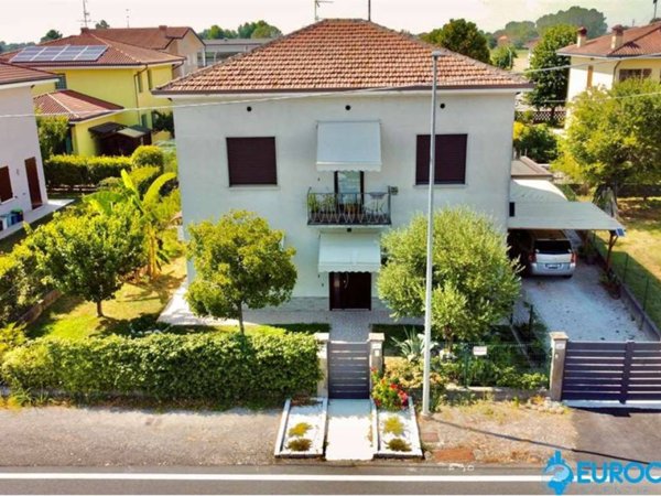 casa indipendente in vendita a Moglia in zona Bondanello