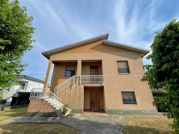 casa indipendente in vendita a Moglia