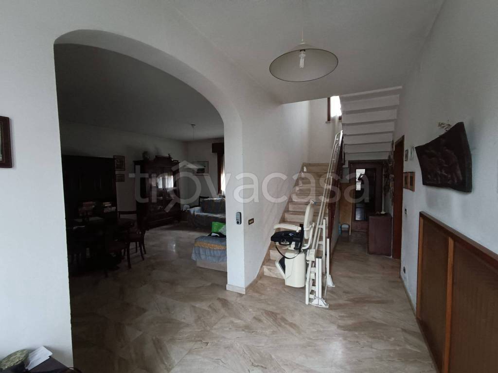 casa indipendente in vendita a Moglia in zona Bondanello