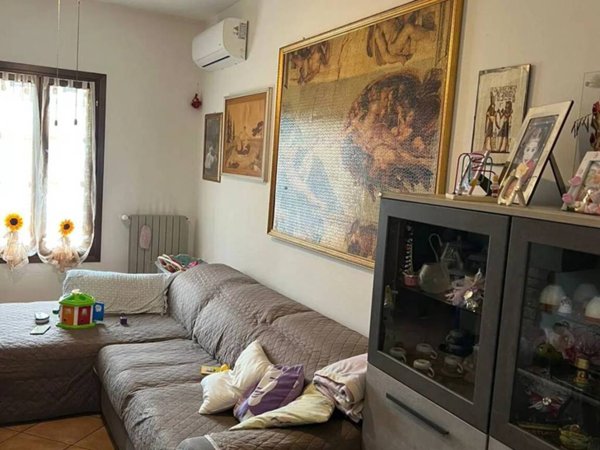 casa indipendente in vendita a Moglia