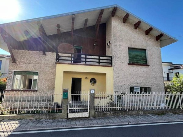 casa indipendente in vendita a Moglia in zona Bondanello