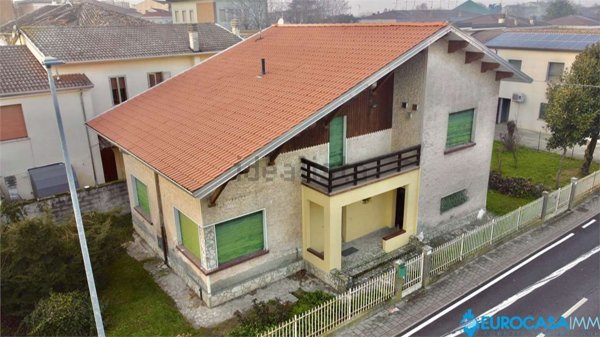 casa indipendente in vendita a Moglia