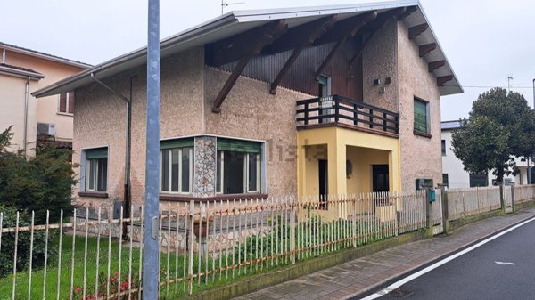 casa indipendente in vendita a Moglia