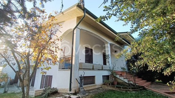 casa indipendente in vendita a Moglia