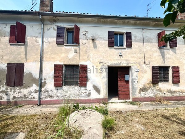 casa indipendente in vendita a Moglia in zona Bondanello