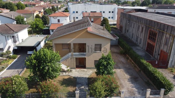 casa indipendente in vendita a Moglia