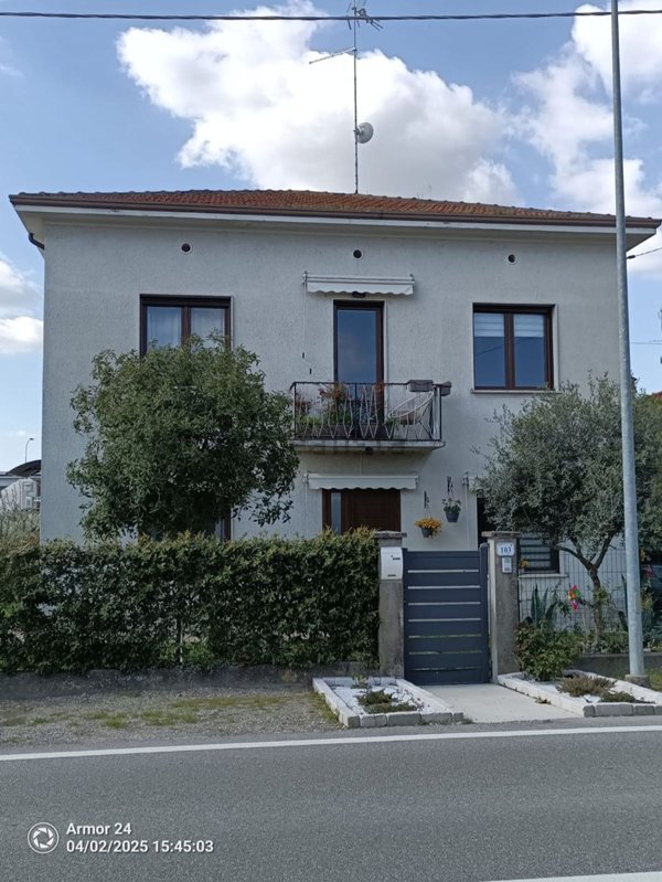 casa semindipendente in vendita a Moglia in zona Bondanello