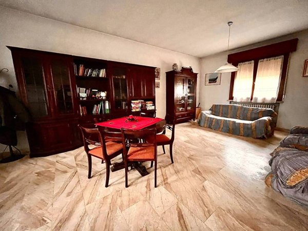 casa indipendente in vendita a Moglia in zona Bondanello