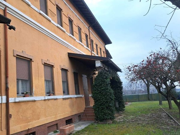 casa indipendente in vendita a Moglia