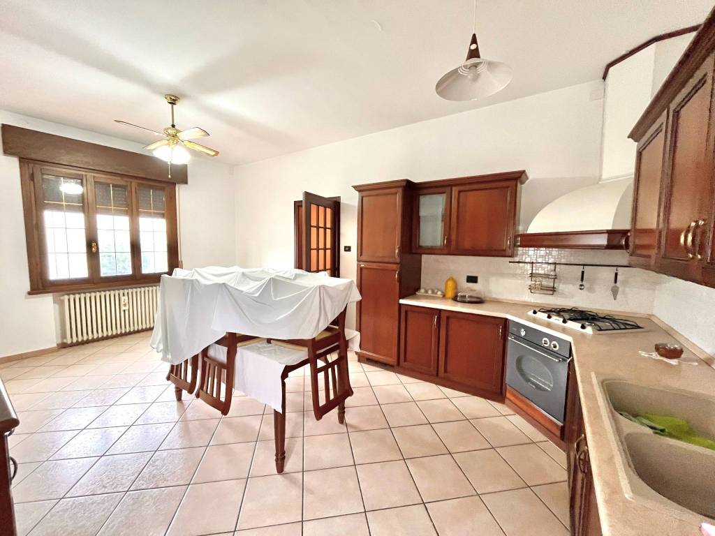 casa indipendente in vendita a Moglia in zona Bondanello