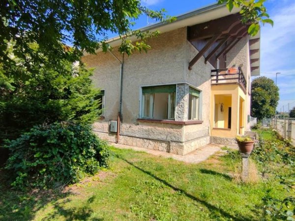 casa indipendente in vendita a Moglia