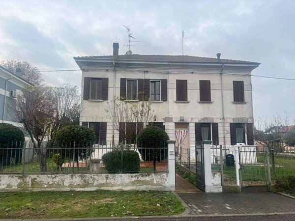 casa indipendente in vendita a Moglia in zona Bondanello