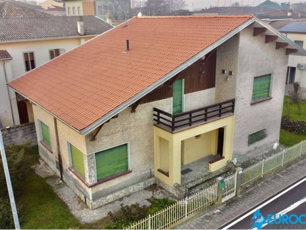 casa indipendente in vendita a Moglia