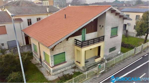 casa indipendente in vendita a Moglia