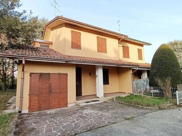 casa indipendente in vendita a Moglia
