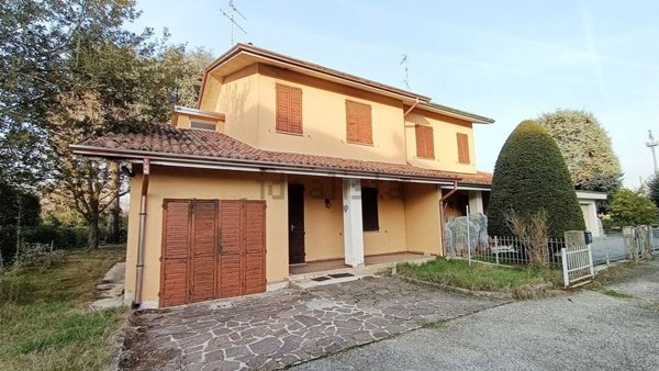 casa indipendente in vendita a Moglia