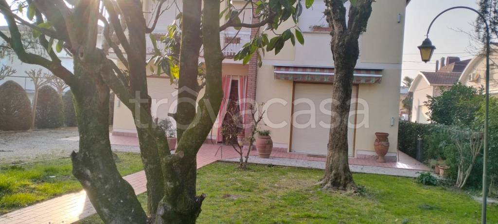 casa indipendente in vendita a Moglia