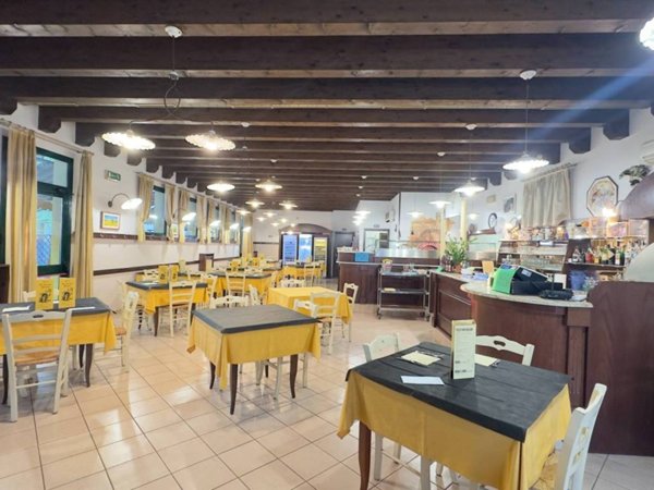 negozio in vendita a Moglia