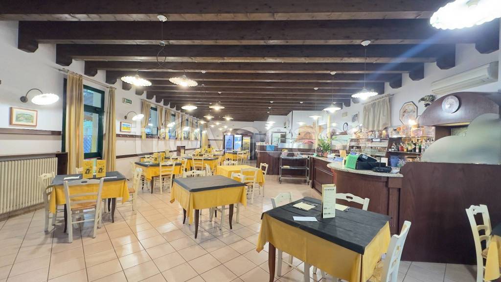 negozio in vendita a Moglia